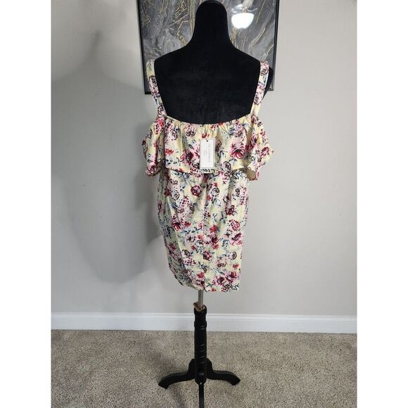 Off Shoulder Ruffle Floral Blouse - Size 3XL - Picture 4 of 7